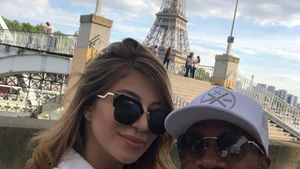 FOTO | Starul lui United și-a lăsat echipa pentru a merge la shopping cu soția. Cum arată blonda lui Fred cu doar câteva zile înainte să nască 