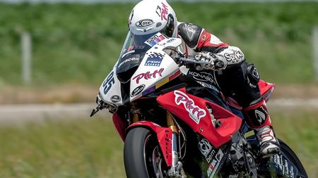 Robert Mureșan a stabilit un nou record pe MotorPark România după 9 luni de pauză. Pilotul arădean a câștigat cursele din weekend

