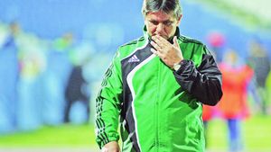 Lăcătuș: "Trebuie să rămânem cu picioarele pe pământ!"