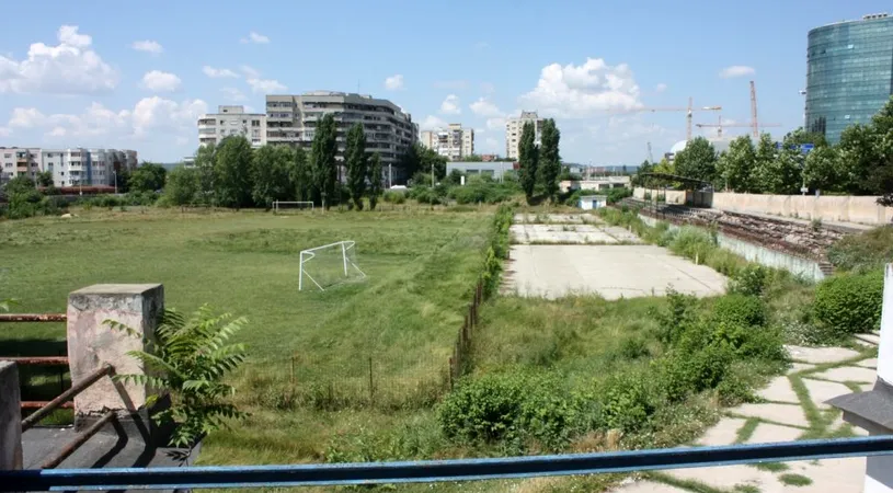 ”Prima casă” a Universității Craiova va fi dărâmată. Stadionul Tineretului va fi pus la pământ, iar în locul lui se pregătește construirea unei arene multifuncționale. Planul a fost prezentat ministrului Eduard Novak