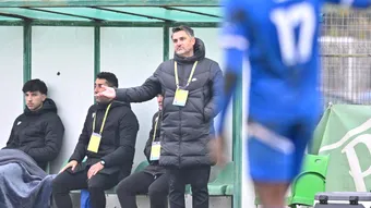 Cantonament ”low cost” pentru CSM Slatina. Conducerea ”l-a mulțumit” pe Claudiu Niculescu cu un stagiu acasă