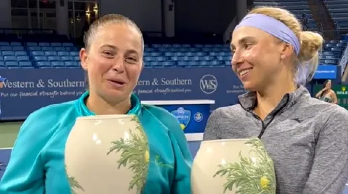 Bășcălie totală la festivitatea de premiere de la Cincinnati! Jelena Ostapenko și-a adus cățelul pe nume Balenciaga pe teren. Ce a urmat | VIDEO