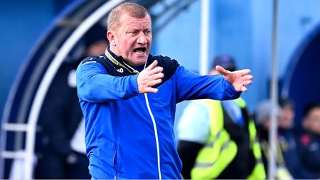 Dorinel Munteanu a pus tunurile pe fotbaliștii săi după UTA - Oțelul 3-1: „Greșeli de curtea școlii”