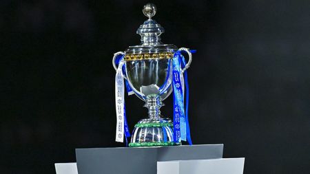 Ce nebunie în fotbalul din Arabia Saudită, un magnet pentru fotbaliștii și antrenorii români! După ce s-au făcut transferuri de aproape 900.000.000 de euro s-a luat decizia ca toate cluburile să fie vândute