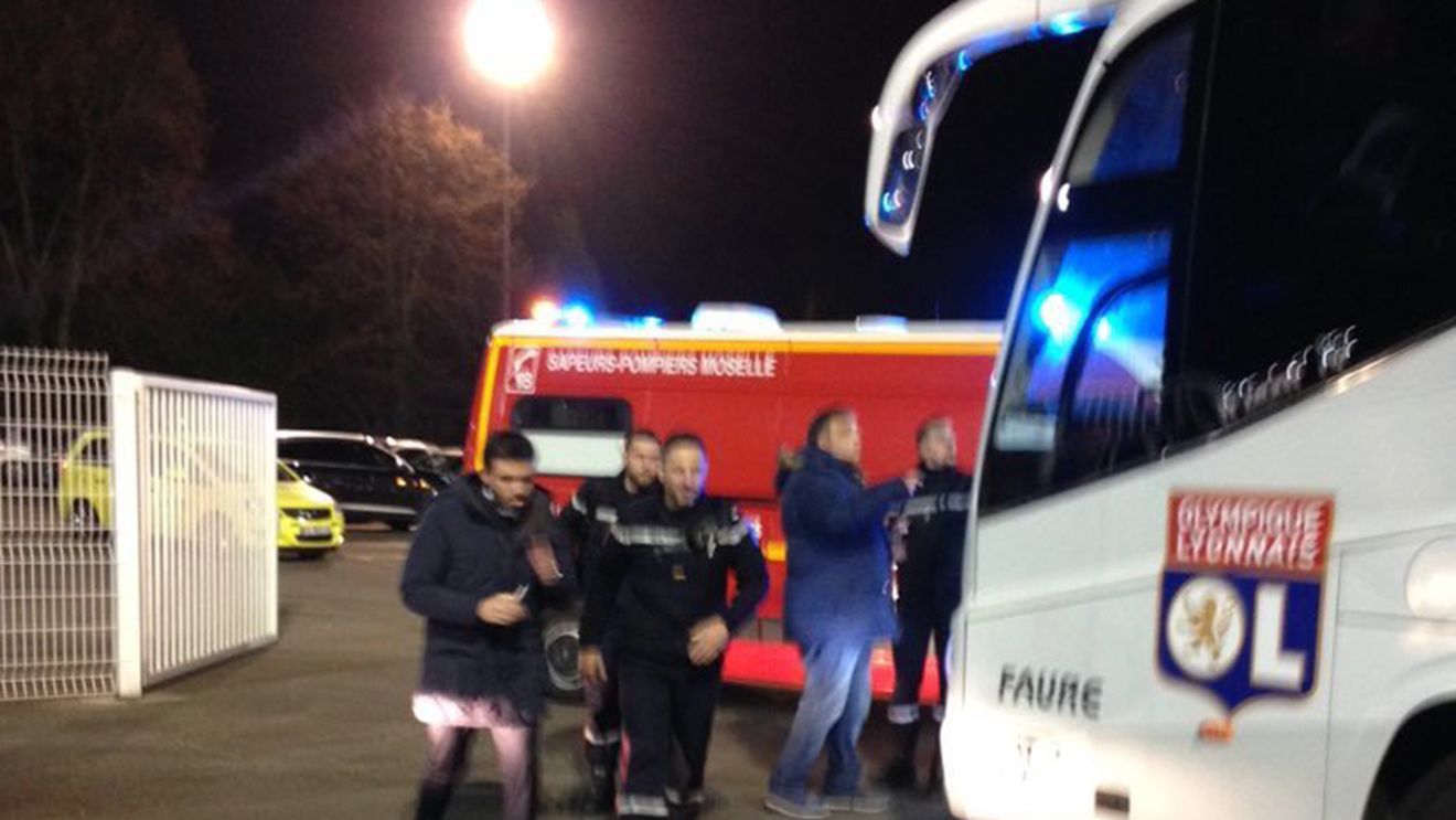 VIDEO | Incidente incredibile petrecute în Franța: meciul dintre Metz și Lyon, suspendat! "Episodul" le-a amintit englezilor de România - Polonia