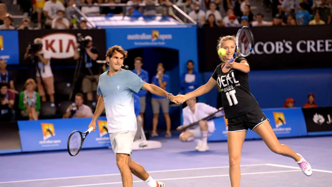 VIDEO - I-au lăsat pe australieni cu gura căscată! Federer și Azarenka au jucat dublu-mixt, ținându-se de mână 