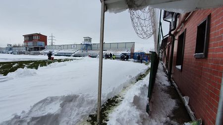 FC Voluntari - FCSB se amână iar? UPDATE | S-a început deszăpezirea suprafeței de joc a stadionului ”Anghel Iordănescu” FOTO