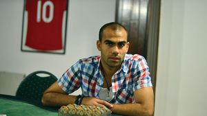 Pena face cărțile. Atacantul și-a deschis cu banii câștigați în Ligă un club de poker