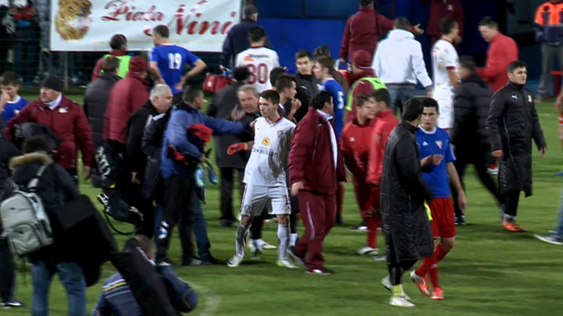 Incidente la finalul meciului de la Buzău!** Jucătorii celor două echipe s-au luat la bătaie
