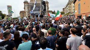 Derby fără sfârșit. VIDEO Fanii lui Lazio și-au "îngropat" rivala din oraș

