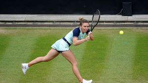 Simona Halep – Katerina Siniakova 4-6, 6-3, 6-4. Românca se califică în turul doi al turneului de la Bad Homburg