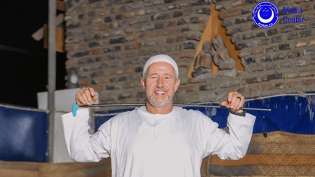 Imaginile momentului cu Laurențiu Reghecampf. Cum s-a îmbrăcat la prezentarea din Sudan