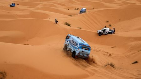 Dramă în raliul Dakar. Un spectator murit după ce a fost lovit de mașina unui concurent