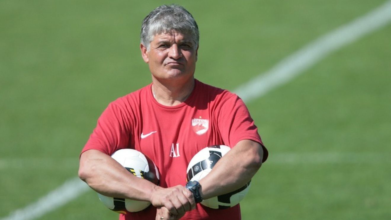 "Steaua a schimbat 20 de jucători în vara asta**, nu știu cât de omogeni sunt! Meciul e decisiv"