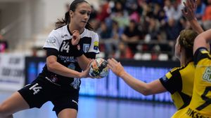 Bianca Bazaliu a ajuns la Paris, în cantonamentul echipei naționale. Marele semn de întrebare al selecționerului înaintea semifinalei cu Rusia: „Voi vorbi cu ea!"