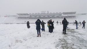 Rugby-ul românesc s-a făcut din nou de râs la nivel international. Campioana Timișoara Saracens a pierdut un nou meci la "masa verde" după ce managerul a luat în derâdere avertizarea meteo de cod portocaliu: "Nu a ținut Dumnezeu cu noi nici de data aceasta"
