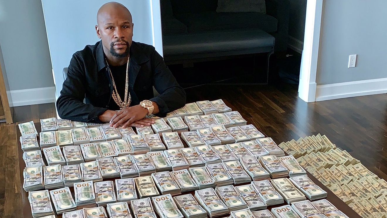 Comparația averilor milionarilor Mike Tyson şi Floyd Mayweather
