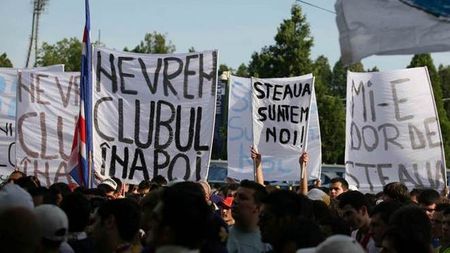 VIDEO Lupta continuă!** Fanii nu dau înapoi în conflictul cu Becali!