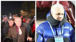 Geaca albastră a lui Şumudică e istorie! Ce a făcut Gigi Becali cu haina de blană când a coborât din Rolls-Royce-ul de 500.000 de euro, condus de aghiotantul Luțu