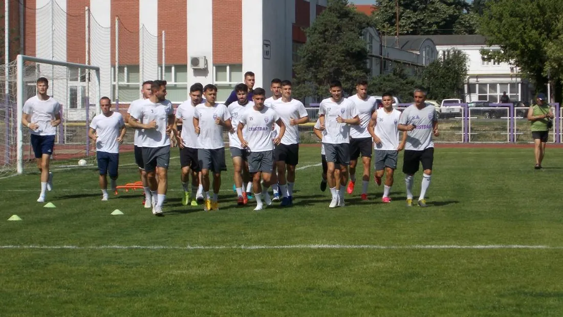 ASU Poli a avut la reunire șase jucători de la ACS Poli. Rus a fost întors din drum de antrenorul Dorin Toma, Ivanovici și Cioinac s-au despărțit și ei de echipa timișoreană