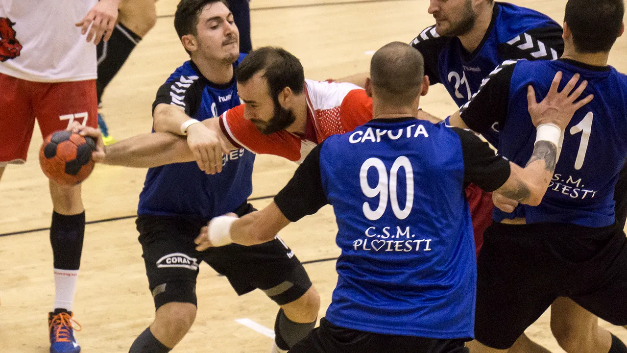 Dinamo câștigă sezonul regulat la handbal masculin. Trei dueluri din sferturile de finală sunt deja cunoscute, înainte de încheierea ultimei etape