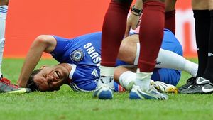 VIDEO Germania, fără căpitan la CM! Ballack, 'rupt' în ultimul meci al sezonului!