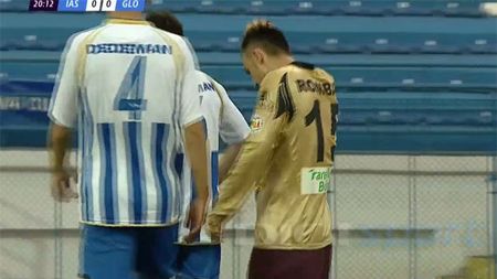 FOTO Asta da farsă de 1 aprilie!** Avea un gol pe tavă, dar s-a făcut de râs. Faza care a animat "derby-ul suferinței"