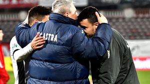 Vin banii! Șumudică: "Zilele următoare se vor plăti două salarii către jucători. S-au plătit punctele din Europa League". Situația lui Budescu e în continuare incertă