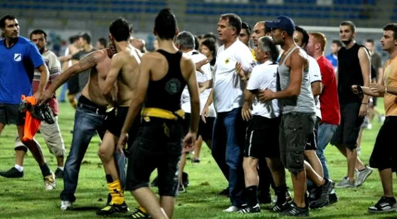 VIDEO** Grecii nu acceptă trădările! Antrenorul lui AEK, bătut măr pentru trecutul la Olympiakos