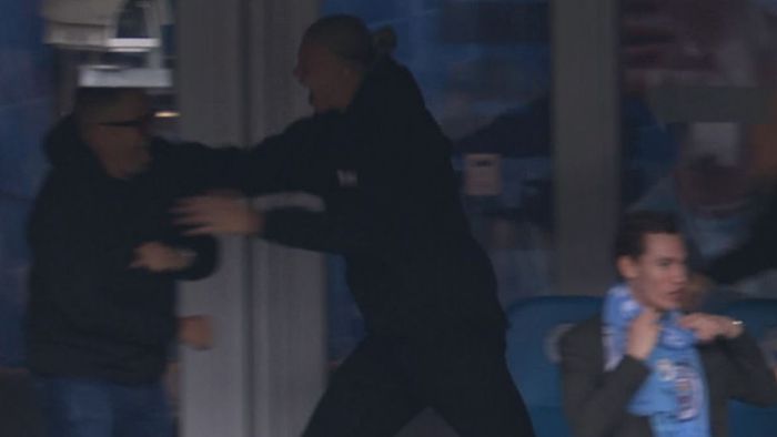 Imagini de senzație cu Erling Haaland pe Etihad, în timpul duelului Manchester City - Liverpool 4-1! Atacantul care îi ține locul a marcat, iar reacția norvegianului a fost superbă | VIDEO