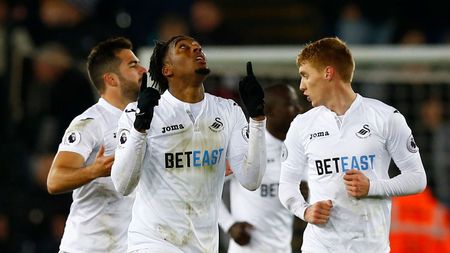 Spectacol în Anglia într-un meci de care pe care. Ultima jumătate de oră a fost un festival de goluri după ce în minutul 65 era 1-1: Llorente a adus în prelungiri victoria „lebedelor"