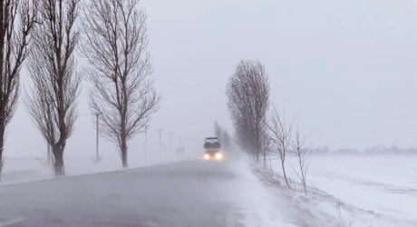 Nou val de ploi, lapoviţă şi ninsori în toată ţara, din această noapte. La munte se va depune strat de zăpadă