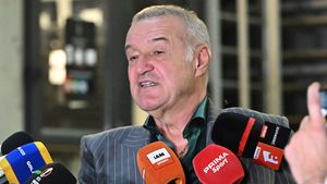 Gigi Becali și-a trimis asistenta după Florinel Coman. Fotbalistul a venit în secret la București după ce a vrut să fugă de șeici și să renunțe la milioanele de euro din Qatar: „Promite-mi!”