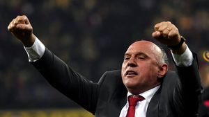 Răzvan Burleanu, principalul vinovat pentru care România nu va mai organiza nicio finală europeană în următorii ani! Florin Prunea face acuzații dure: „L-au înregistrat când vorbea și i-au pus pe masă lui Ceferin!”