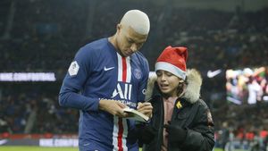 Mbappe și gestul superb care a uimit o lume întreagă! Cum a reacționat starul lui PSG atunci când un copil i-a cerut autograf pe gazon