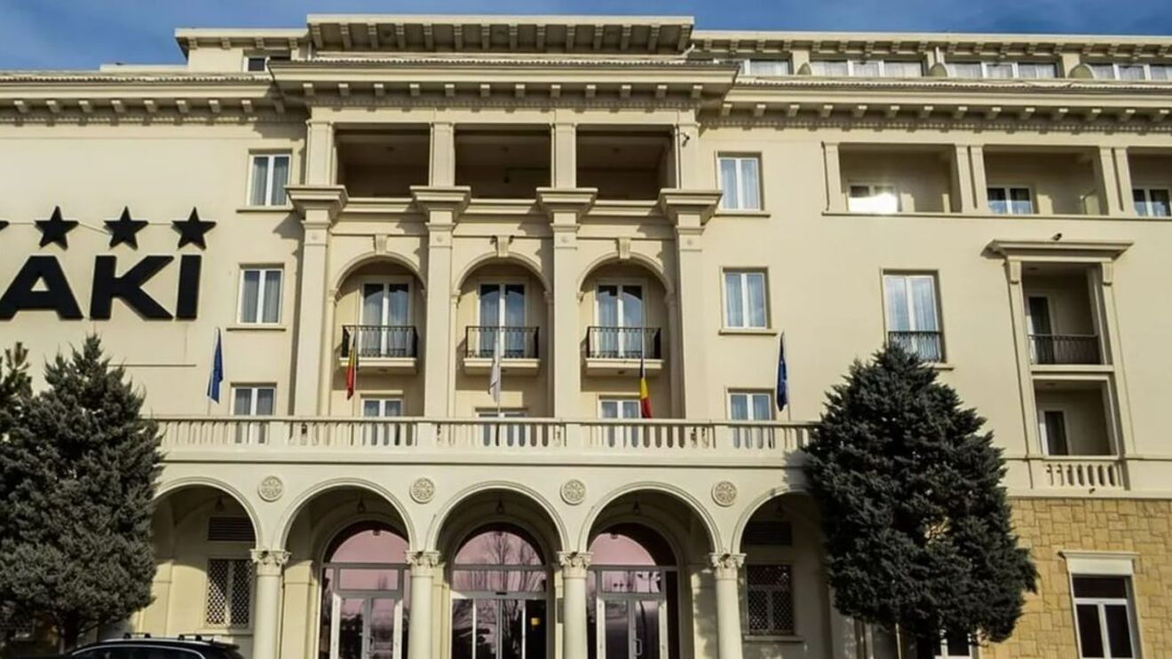 „Ați luat un miliard ca să distrugeți litoralul?”. Celebrul milionar român a dezvăluit dialogul pe care l-a auzit în fața hotelului Iaki, deținut de Gică Hagi