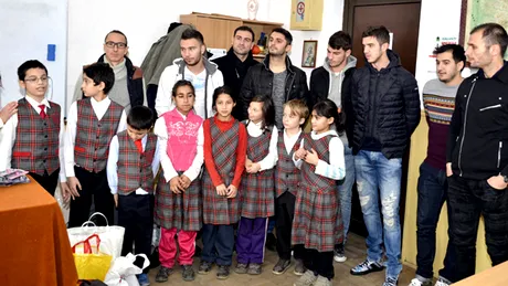 Acțiune caritabilă a fotbaliștilor de la CS Mioveni:** au oferit rechizite și dulciuri copiilor