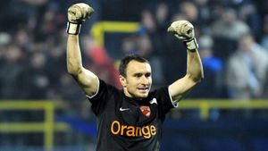 Continuă minunea de la Liberec! Aproape 30.000 de voturi, Florin Matache pe locul 1 între portarii dinamoviști din ultimii 25 de ani! Discurs de colecție: "Sunt surprins și onorat, dar Lobonț e cel mai bun! Am așteptat, am muncit și nu mi-am bătut joc de șansa mea, cu posibilitățile mele!". EXCLUSIV