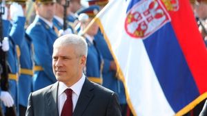 Președintele Serbiei, amendat cu 400 de EURO **pentru că a consumat alcool la meciul cu România!
