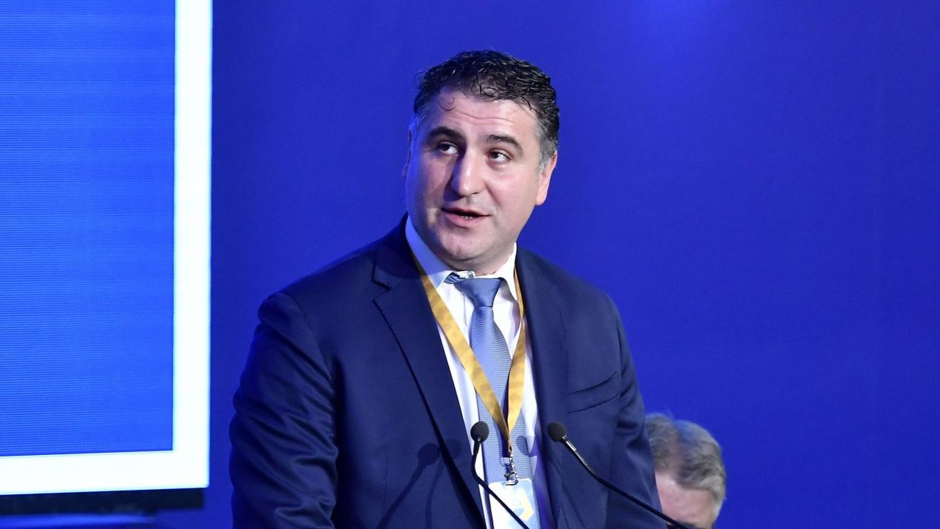 Aniversare în carantină. Ciprian Paraschiv, președintele lui Poli Iași, face haz de necaz: „A fost o petrecere în pijamale”