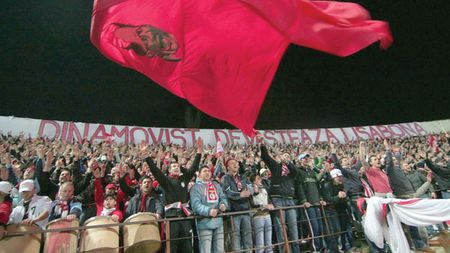 Divizați de conducători, uniți de valori!** Gest INCREDIBIL făcut de liderii galeriei lui Dinamo! "PALMA" dată oficialilor Stelei