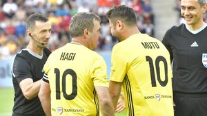 10 + 10 = Infinit! Gică Hagi și Adrian Mutu sau cât de uriași am fost cândva! „Regele” și „Briliantul” au făcut senzație, ca în meciurile de altădată, și ne-au amintit de ce iubim fotbalul | FOTO