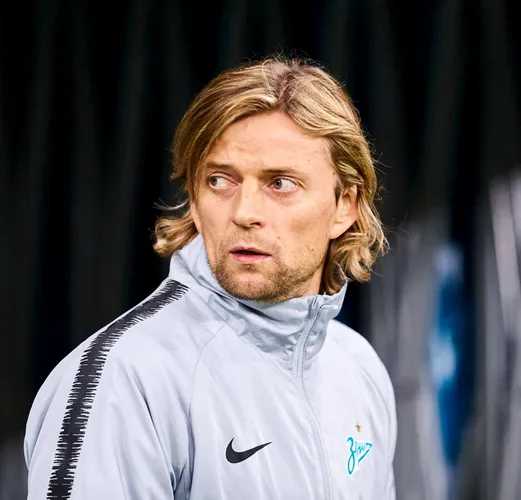 Trădătorul favorit al lui Putin, pe care ruşii voiau să-l pună la masă cu Mircea Lucescu la Sankt Petersburg, a fost pus