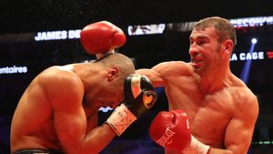Bute pierde prin decizie unanimă în fața lui DeGale, după un meci extrem de echilibrat! VIDEO | Huiduieli în sala din Quebec! Televiziunea engleză dăduse meciul egal. GALERIE FOTO