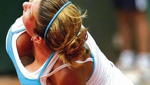 Simona Halep a vorbit la Paris despre subiectul tabu al vieții sale: operația de micșorare a sânilor. "În mod normal nu discut despre asta, dar o să vă spun ce s-a întâmplat" 