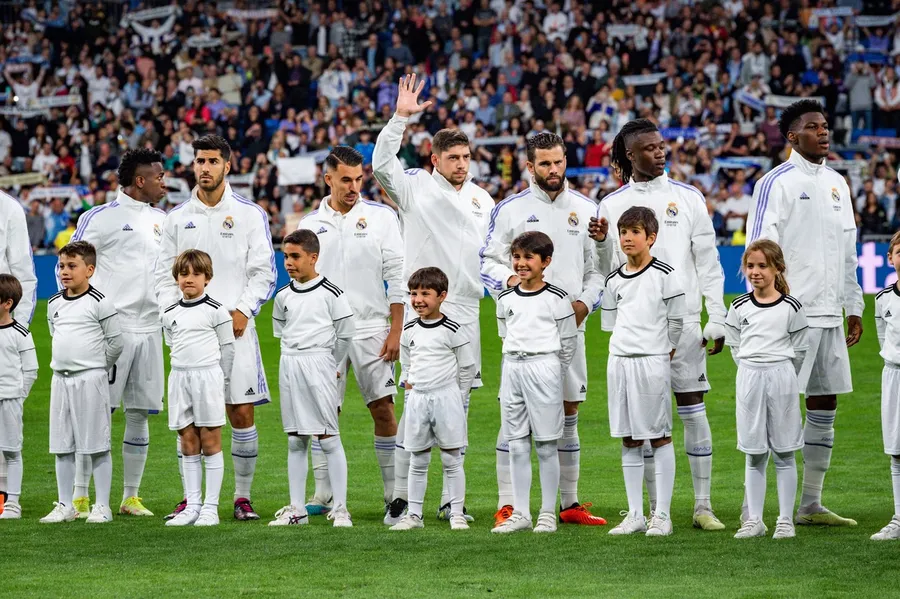 Real Madrid se asigură că nu își va pierde viitorul star! Clauză de reziliere de un miliard de euro pentru Eduardo Camavinga, dorit de mai multe cluburi din Premier League