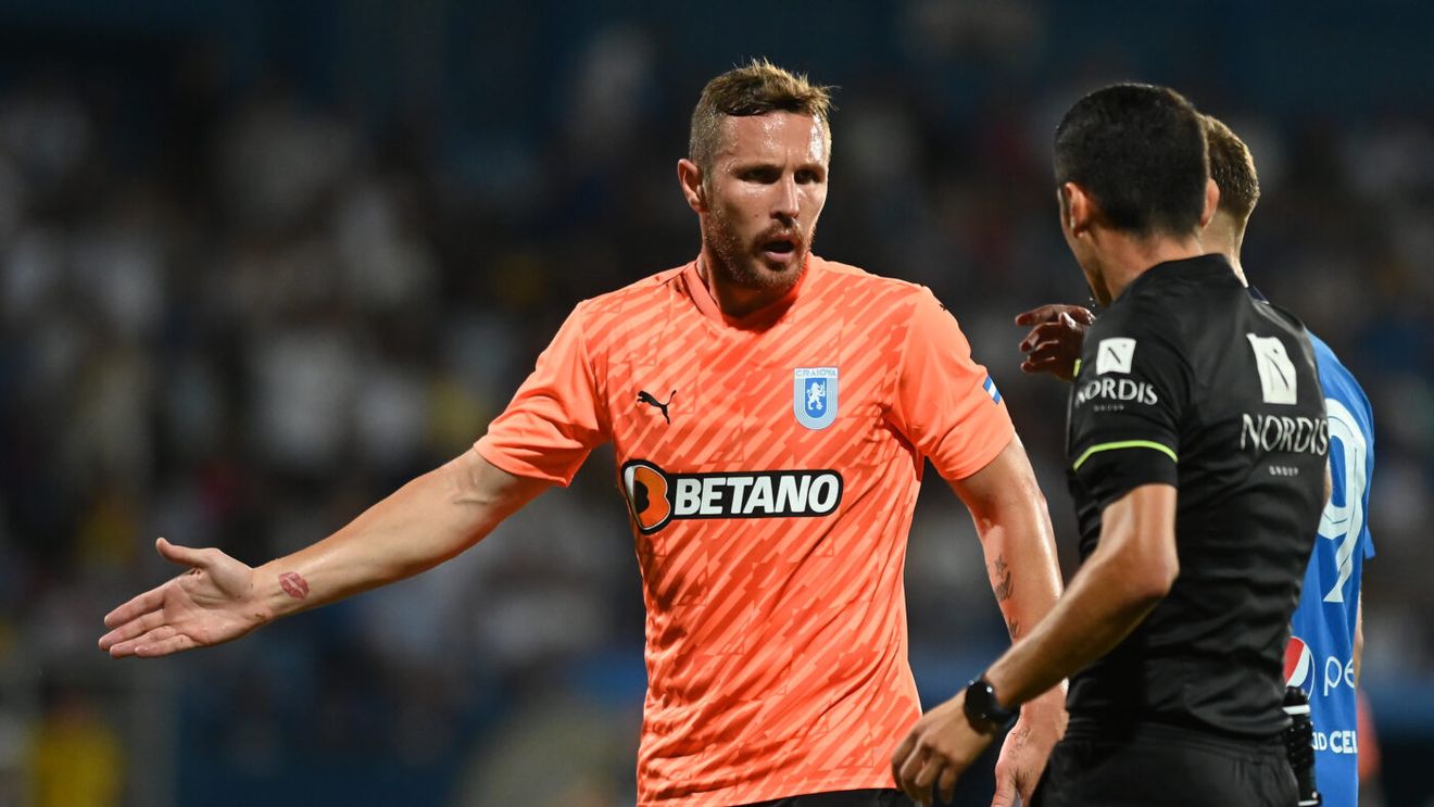 Umilință maximă pentru fotbalistul cu aproape 300 de meciuri in Serie A! Ce i-a făcut arbitrul în Farul - Universitatea Craiova 2-0 | VIDEO