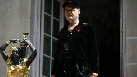 „I-am făcut ofertă lui Gigi Becali de 25.000.000 de euro pentru Palat”. Bărbatul internat la psihiatrie, anunț bizar: „I-l fac cadou Simonei Halep”