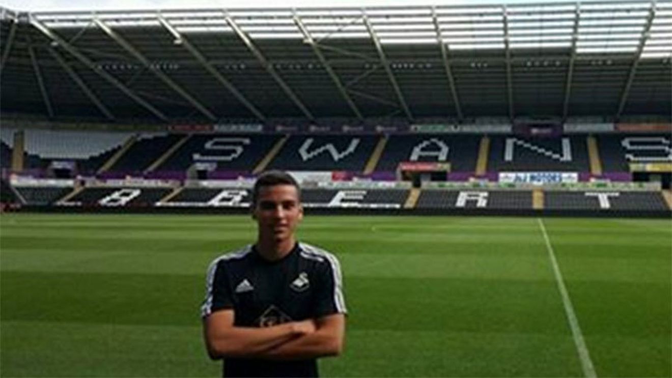 ULTIMA ORĂ‚ | Încă un român a semnat cu o echipă din Premier League. Cine este jucătorul care a fost transferat de Swansea