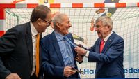 Cristina Neagu apare într-o fotografie gigant la intrarea în ultraluxosul sediu IHF! Bogdan Voina: „Suntem mândri de ea, dar altceva m-a impresionat”